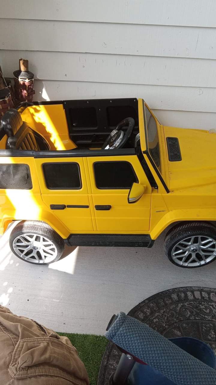 Hummer Kids Car Battery Operated With Bluetooth Speaker