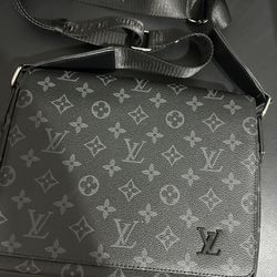 Louis Vuitton Messenger Bag NEW