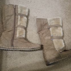 Stylish Women's Size 8 Brown Boots