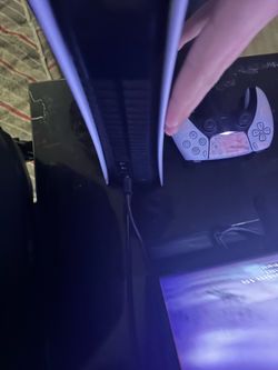 PS5 comes with controller