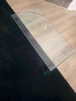Coffee table(Thick tempered glass)