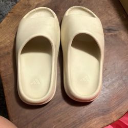 Yeezy Slide Bone