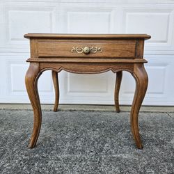 Vintage Hickory 1980s Side / End Table or Nightstand Country French 