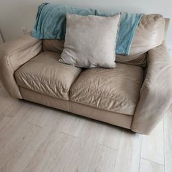  Free - Love Seat