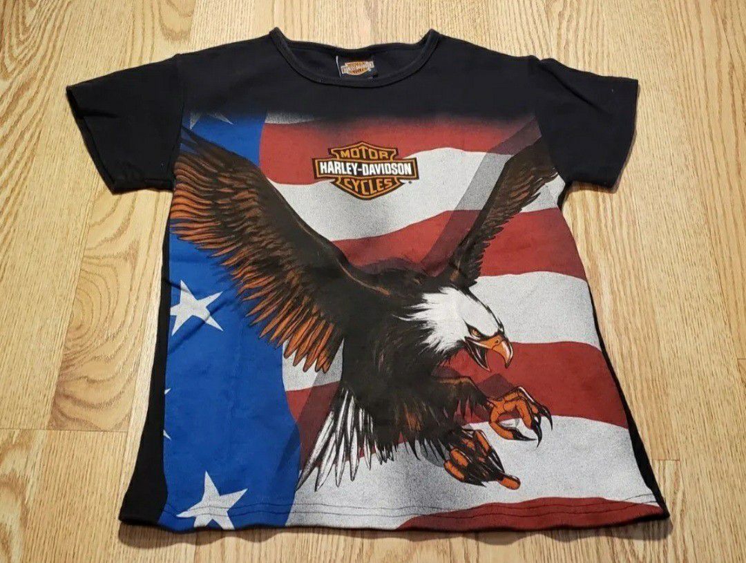Harley Davidson Women's T-Shirt Shirt Top
Size: Medium
Eagle
Flag