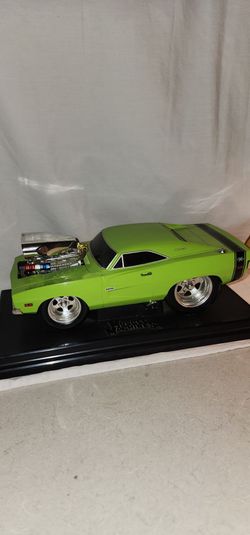 Muscle Machine 1969 Dodge-Charger Hemi Die-cast Model