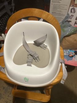 Feeding chair booster