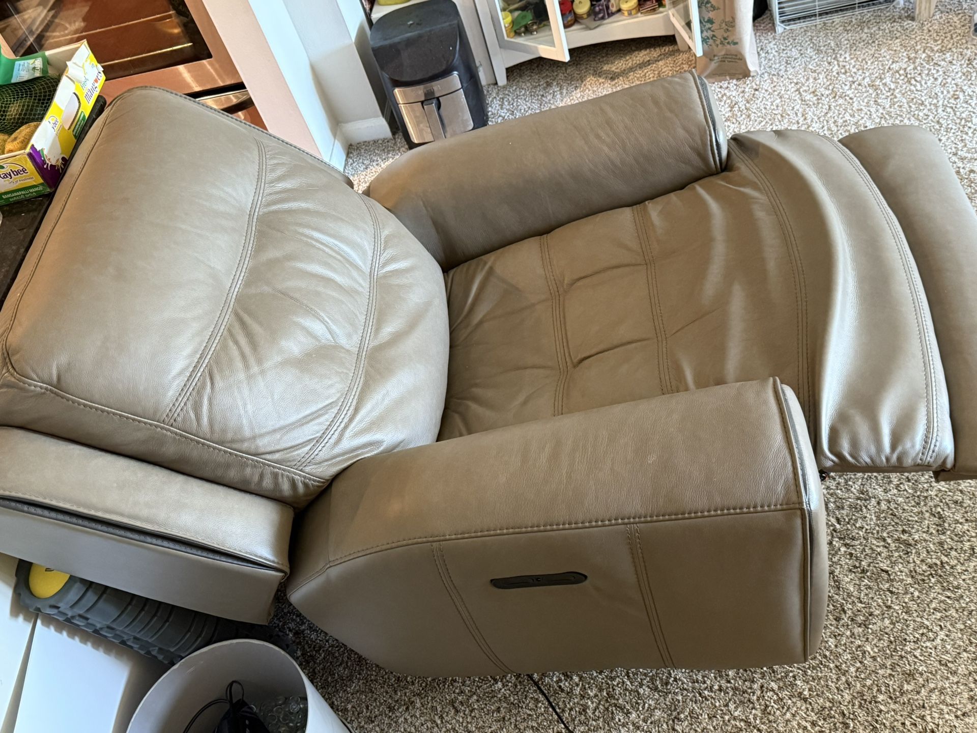 Never Used FLEXSTEEL Beige Recliner Single Seater Sofa