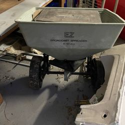 ez broadcast spreader by republic