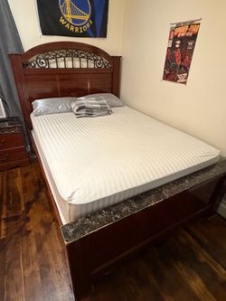 Wooden Queen Bed Frame w Headboard