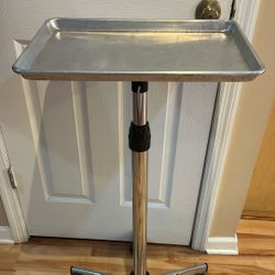 2 Trays With Adjustable Height 