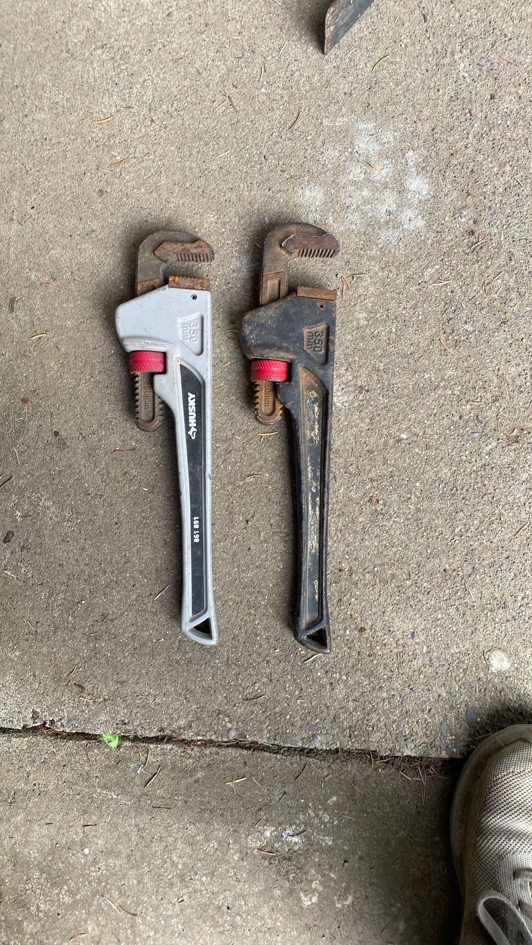 2 Husky Pipe Wrenches