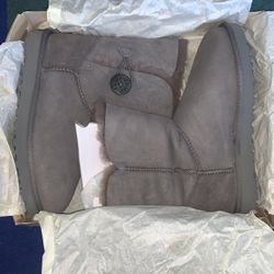 Size 8 Grey UGGS