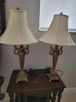 Juego de dos lamparas de mesa de excelente calidad