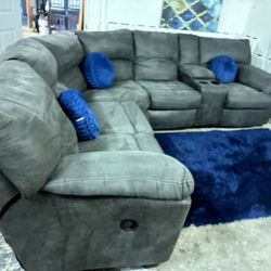 Large Grey Recliner Sectional – Clean & Cozy