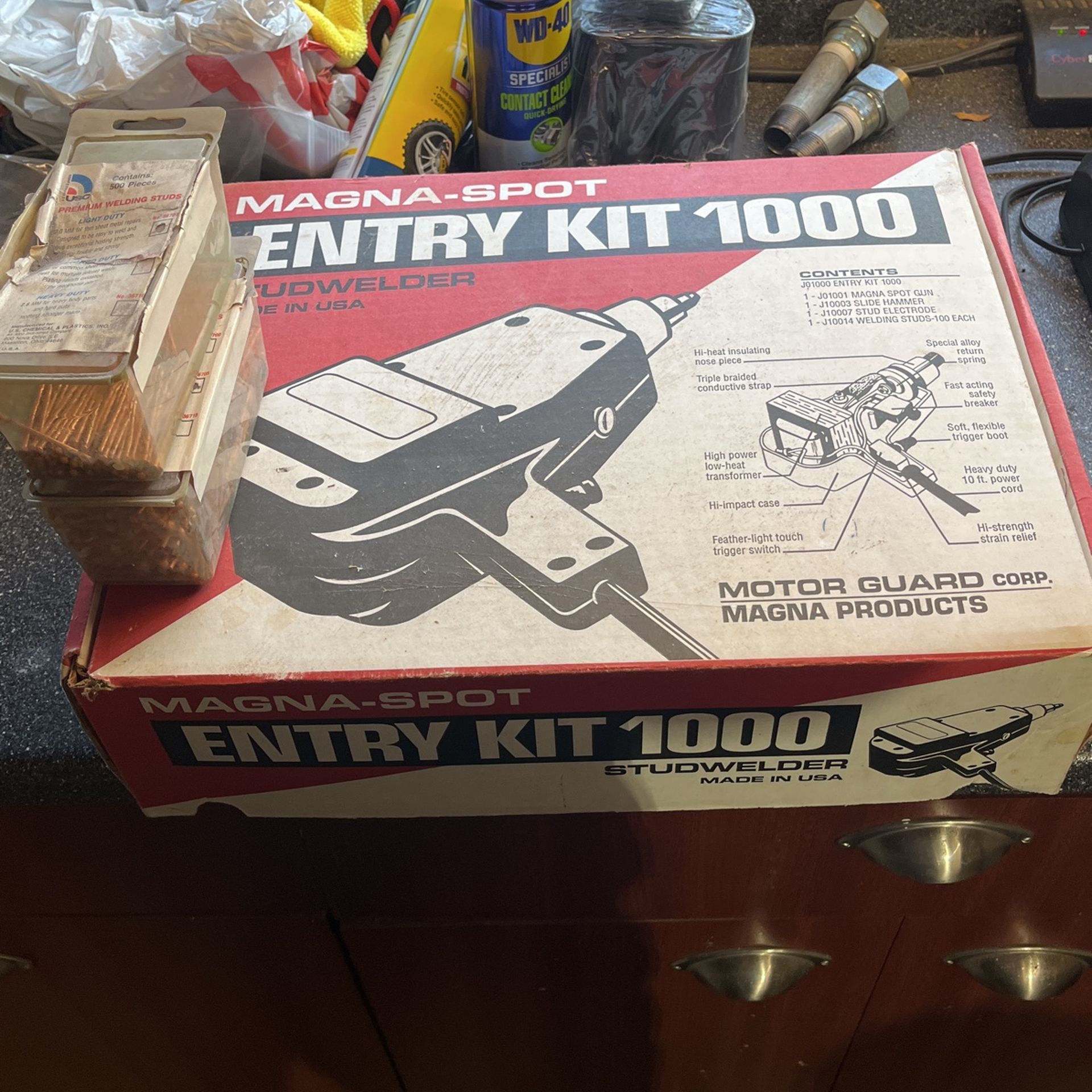 Stud welder And welding studs