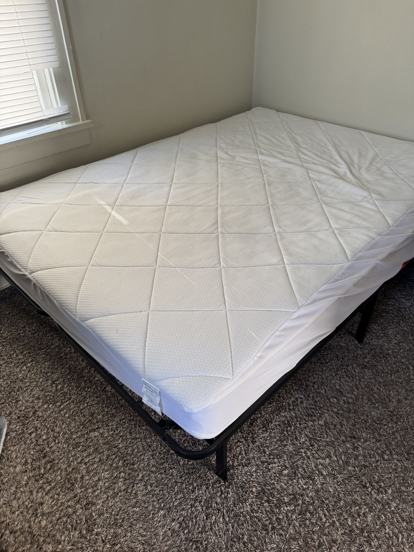 Bed With Metal Frame And Mattress