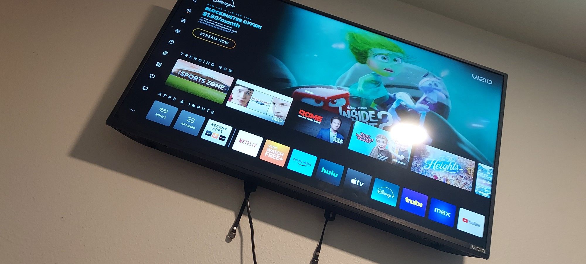 40 Inch Vizio Flatscreen Tv With Wallmount