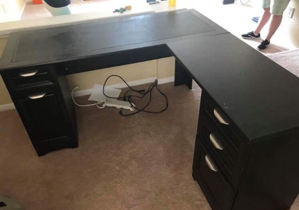 Altra Chadwick Collection L Desk Nightingale Black For Sale In