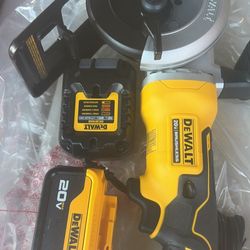 Dewalt 20v 4-1/2 circular saw battery 4.0 and chrguer new