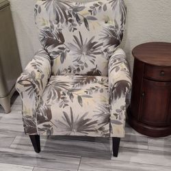 Accent Chairs 