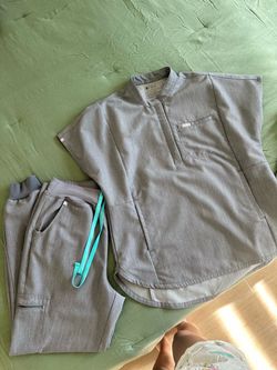 Figs scrubs
