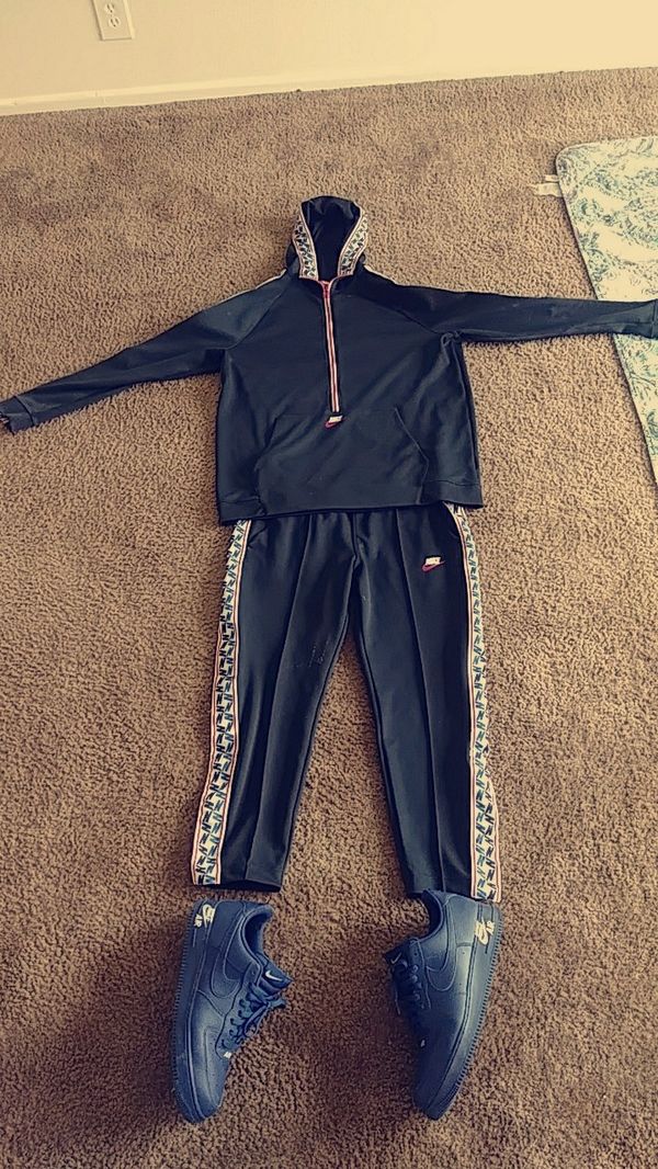 nike tapered tracksuit
