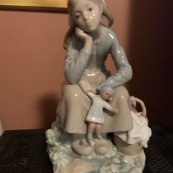 Lladro Statue Collectible, Girl With Doll Limited Edition