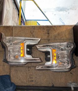 18-2020 Ford F150 OEM HALOGEN HEADLIGHT