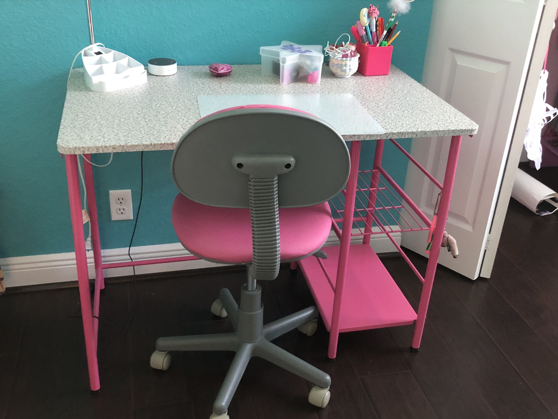 Girls desk and chair