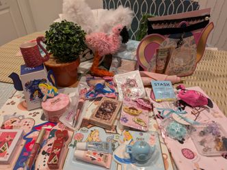 Disney Alice in Wonderland Themed Gift Bundle