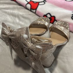 Copper key bow heels