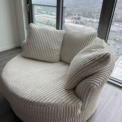 Lindyn Oversized Swivel Accent Chair
