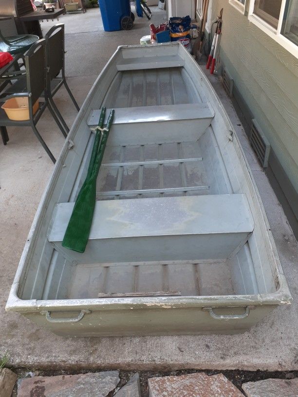 Photo 12 Ft Aluminum fishing John boat