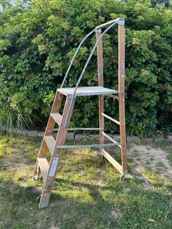 Vintage 4’ Rolling Stepladder
