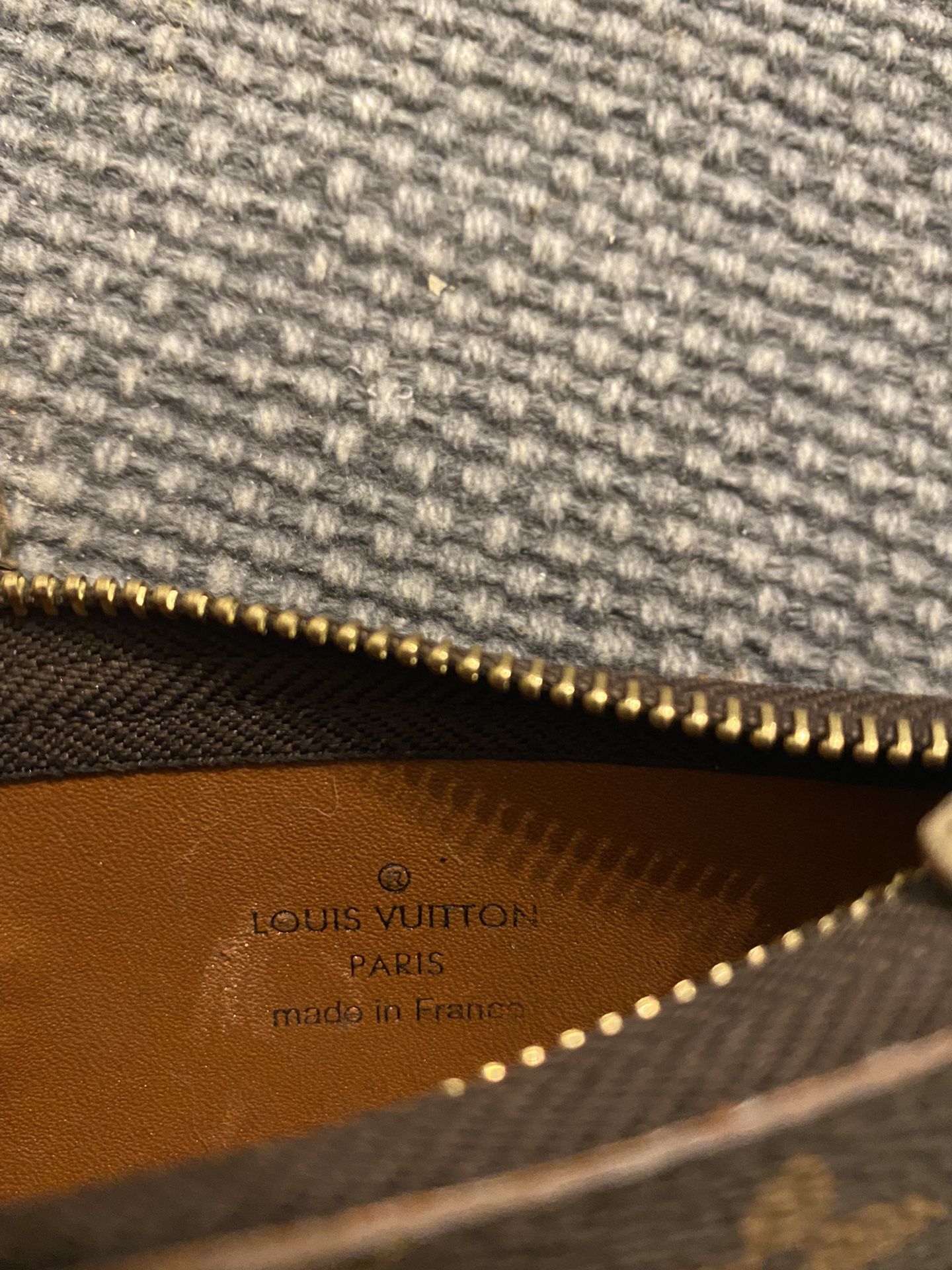 LV Louis Vuitton Logo Luxury Bucket Unisex Winter Designer Snow Faux Fur for  Sale in Crystal City, CA - OfferUp