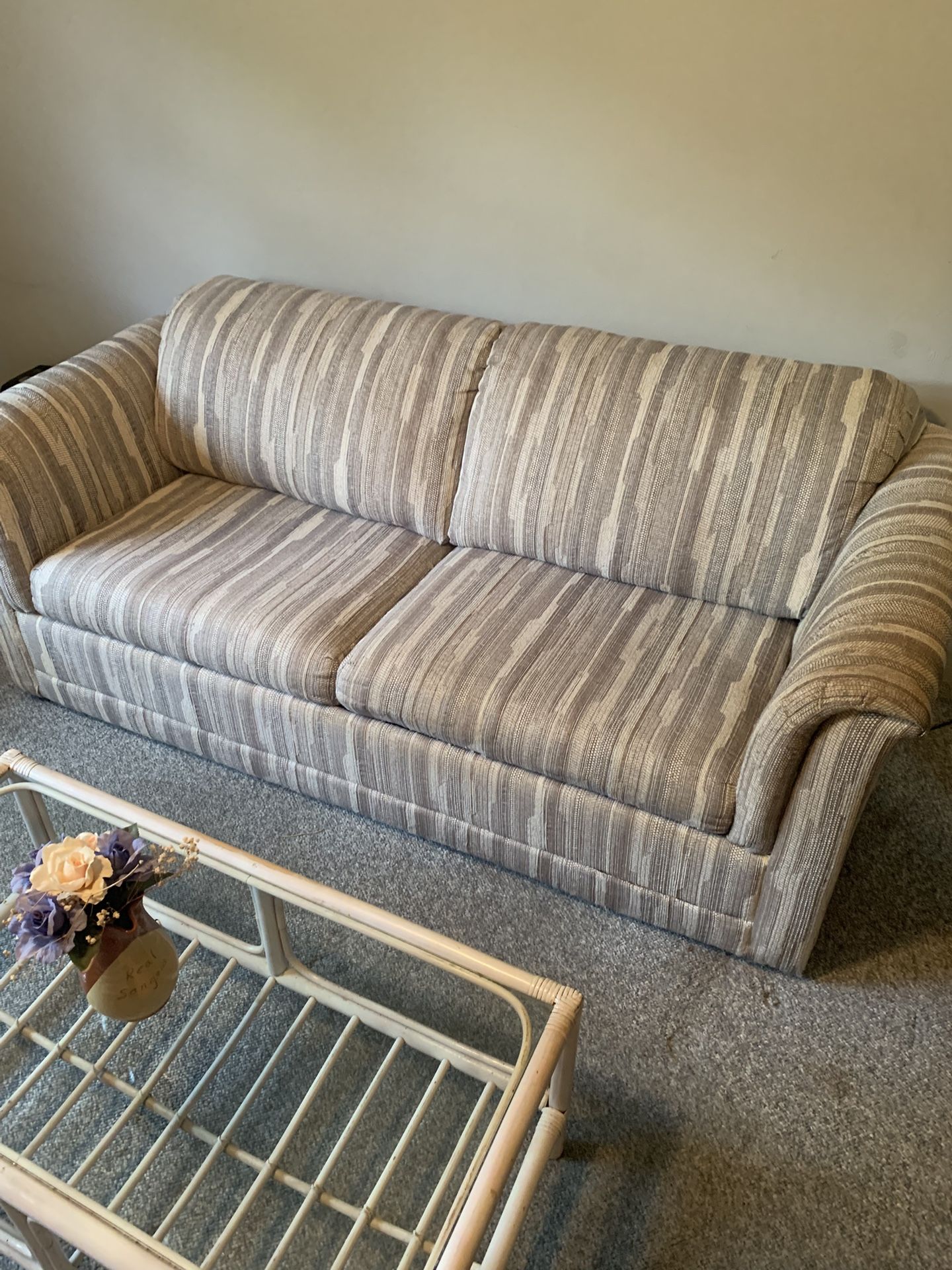 Queen Size sleeper couch with pullout inner spring mattress
