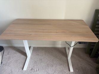 *Almost new* Ergonomic desk and office chair
