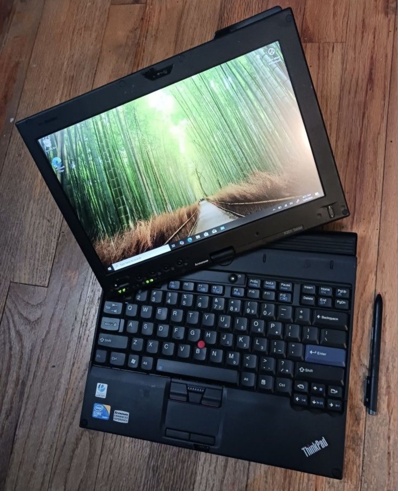 Lenovo Touchscreen Thinkpad Tablet X201 Intel Core i7 Windows Professional 64 Bit OS