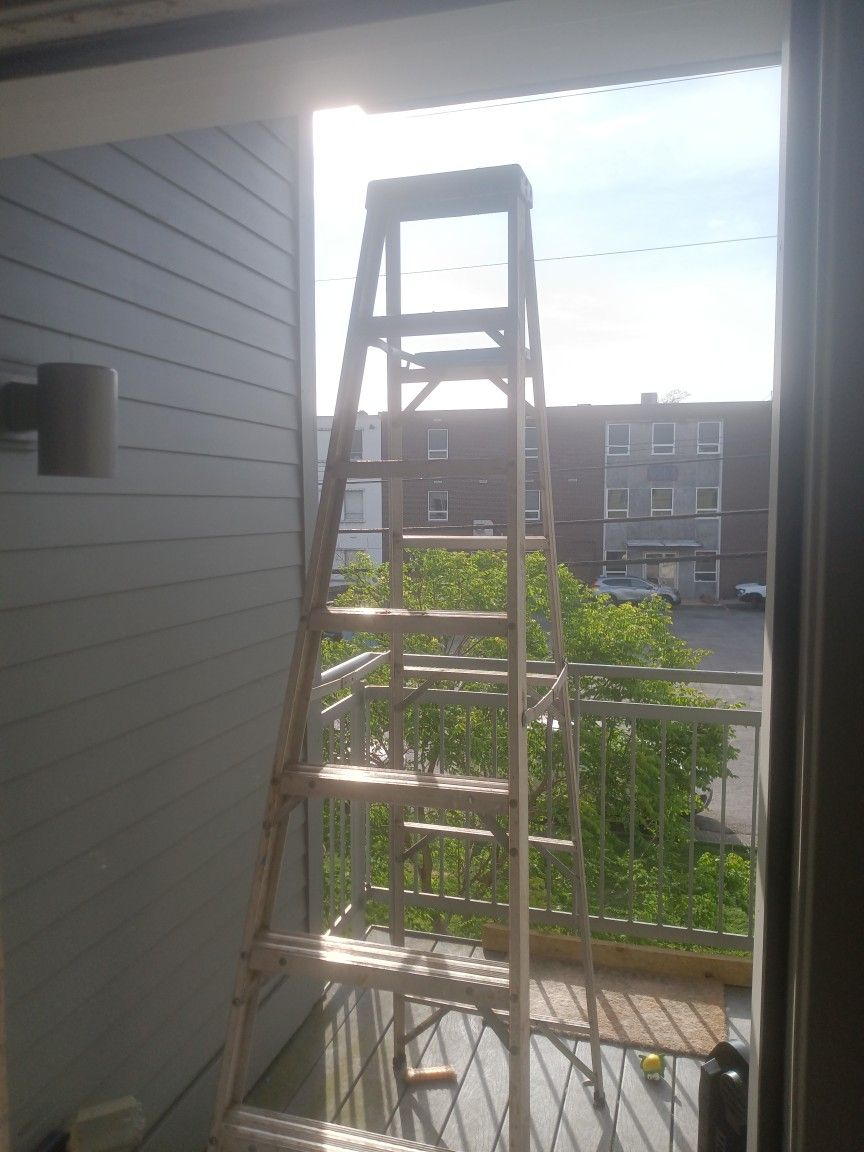 Step Ladder 8 Ft