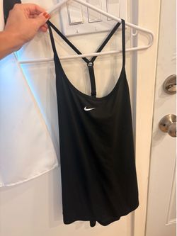 black nike t shirt