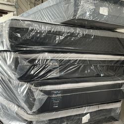 Queen size mattress pillow top 12”.      New mattress in a plastic sealed.     ☎️📞🔥(213)713-74-89.       Call or Tex.      The best quality mattress