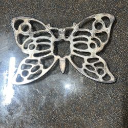 VINTAGE LEONARD SILVERPLATE BUTTERFLY TRIVET WITH HANGER. Tarnished. Missing 1 of plastic covers on bottom - see pics 