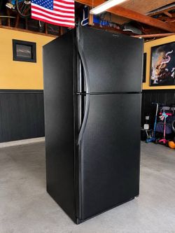Frigidaire Refrigerator - Clean - Works Great