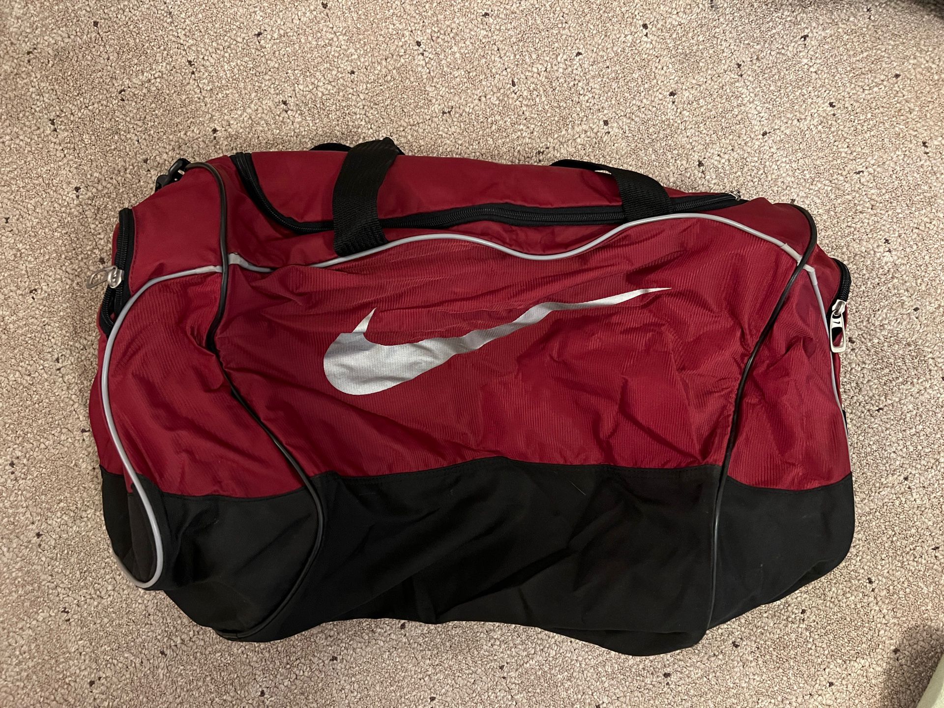 Nike Duffle Bag - Maroon 