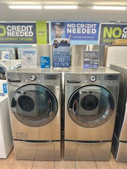 LG Washer and Dryer With Pedestals Set