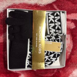 Michael Kors Hat And Glove 
