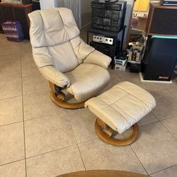 Ekornes Stressless Reno Leather Recliner & Ottoman