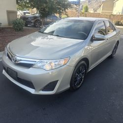 2014 Toyota Camry 4cly Gas ⛽️ Saver Only 65.000 Miles SMOG New Tires AC 