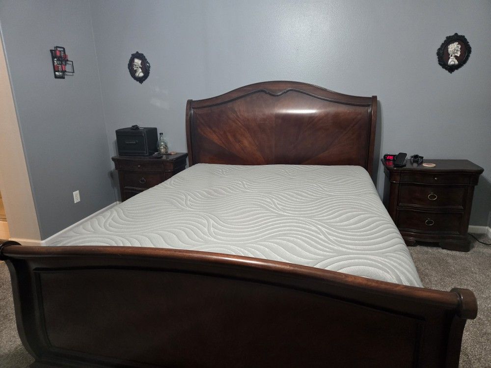 Cal King Bedroom Set